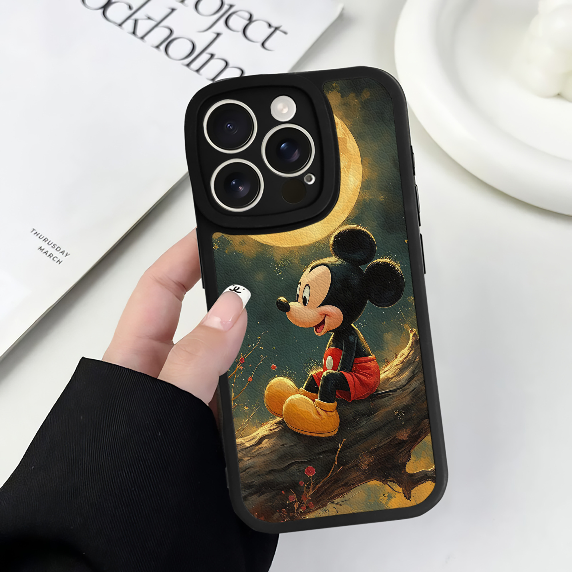 （画像用） ミッキーマウス Mickey Mouse 【iPhone 16シリーズ対応】シリコンスマホケース（レザー調） 材質：シリコン